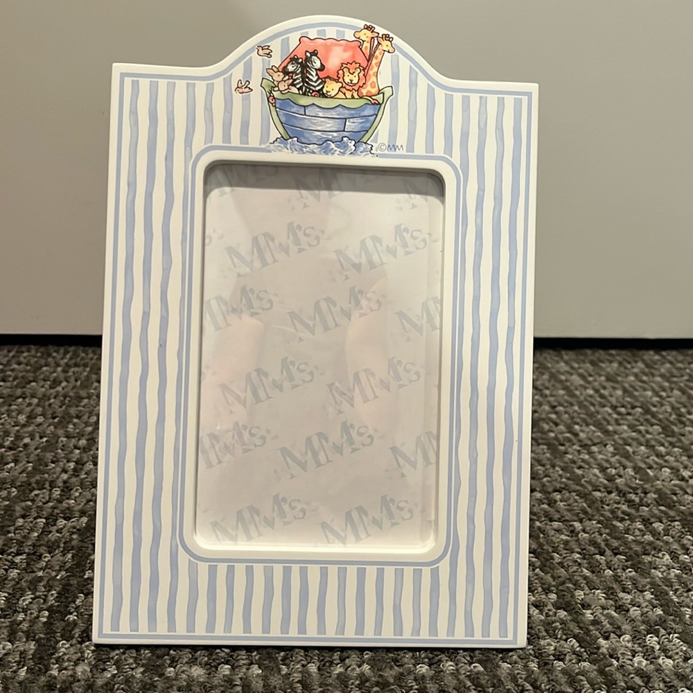 Blue stripe 4x6 picture frame. Animals on top.Never used
